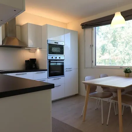 And Spacious For 4 With Sauna Apartmán *